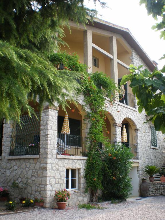 Residenza Le Logge Aparthotel Torri Del Benaco Exterior photo