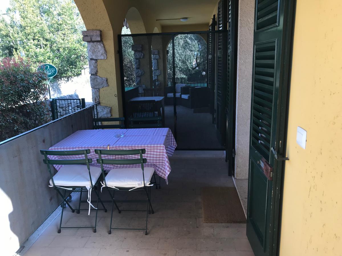 Residenza Le Logge Aparthotel Torri Del Benaco Exterior photo