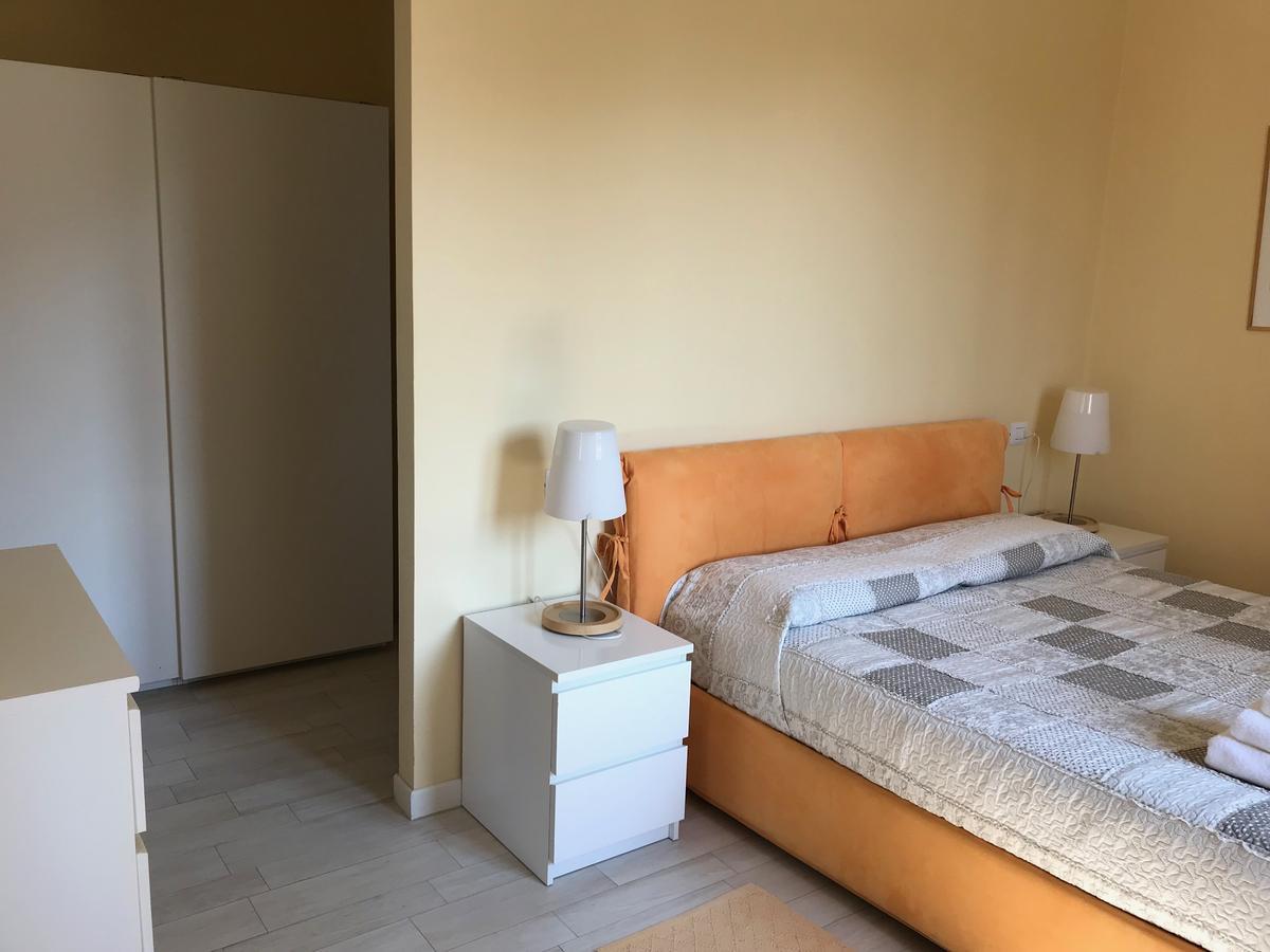 Residenza Le Logge Aparthotel Torri Del Benaco Exterior photo