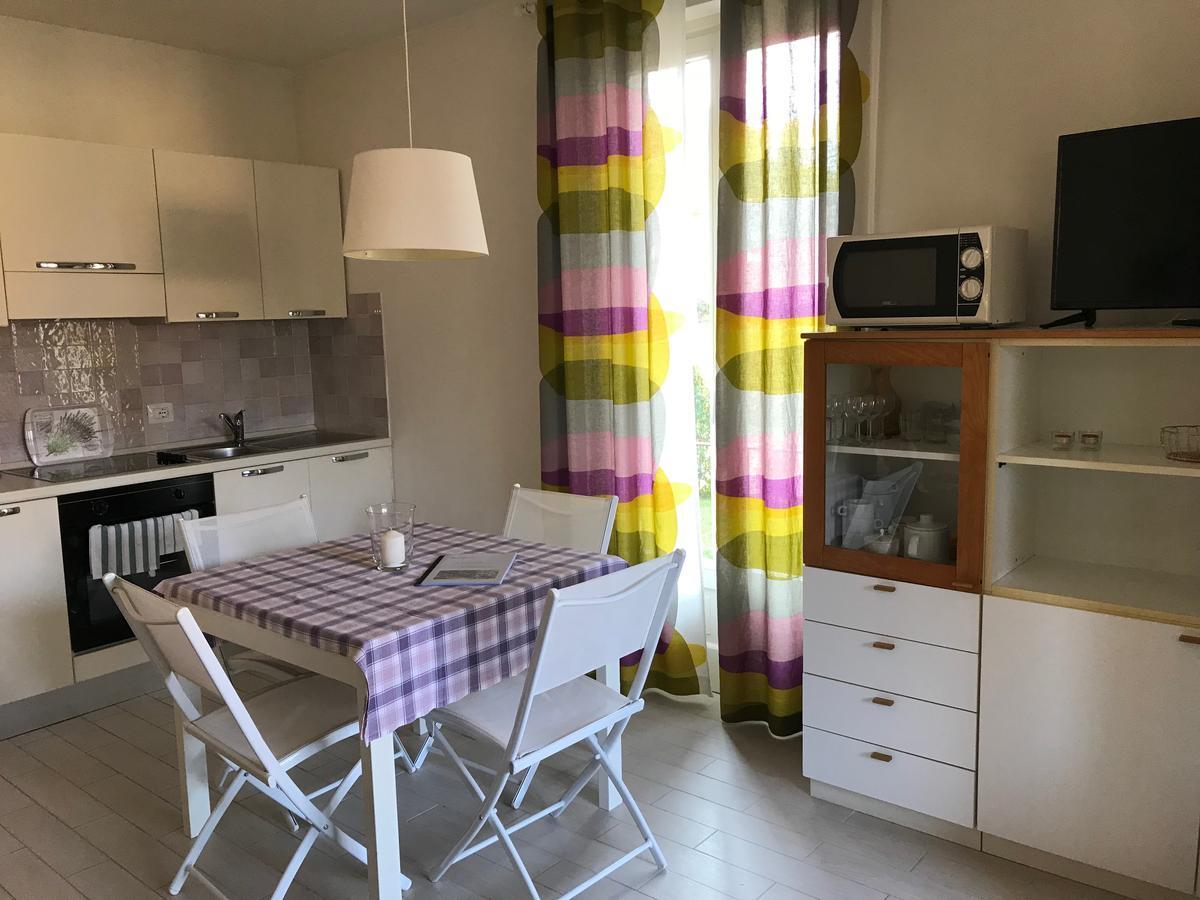 Residenza Le Logge Aparthotel Torri Del Benaco Exterior photo