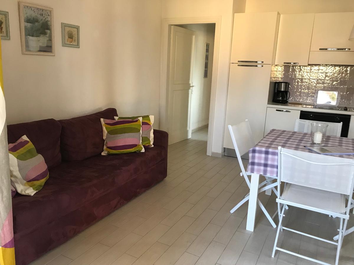 Residenza Le Logge Aparthotel Torri Del Benaco Exterior photo