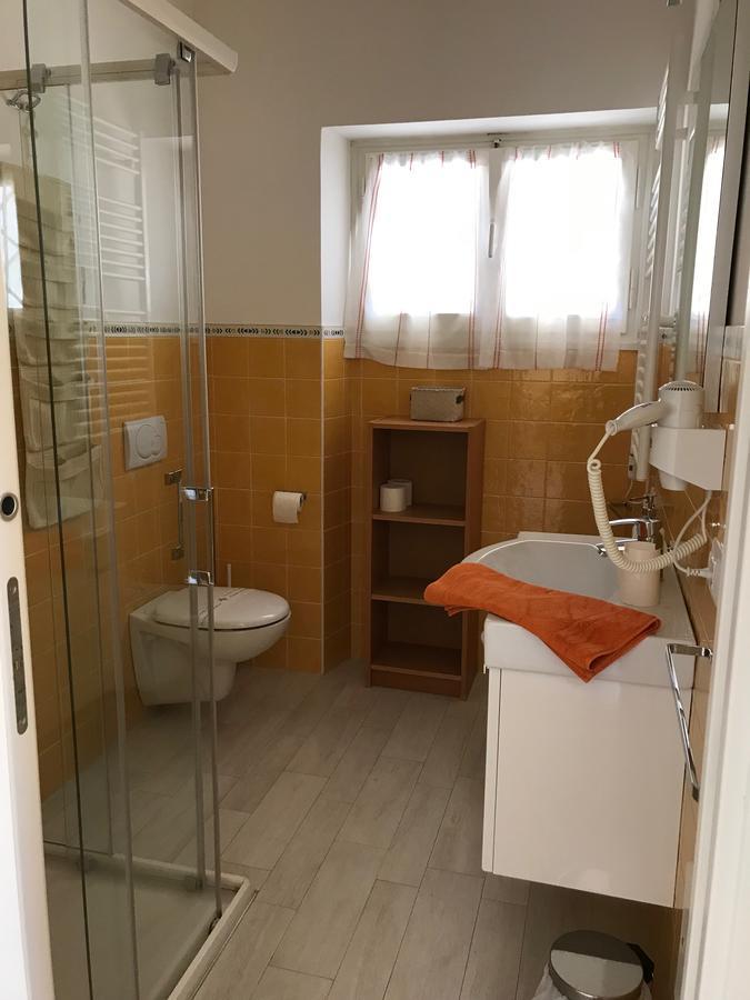 Residenza Le Logge Aparthotel Torri Del Benaco Exterior photo