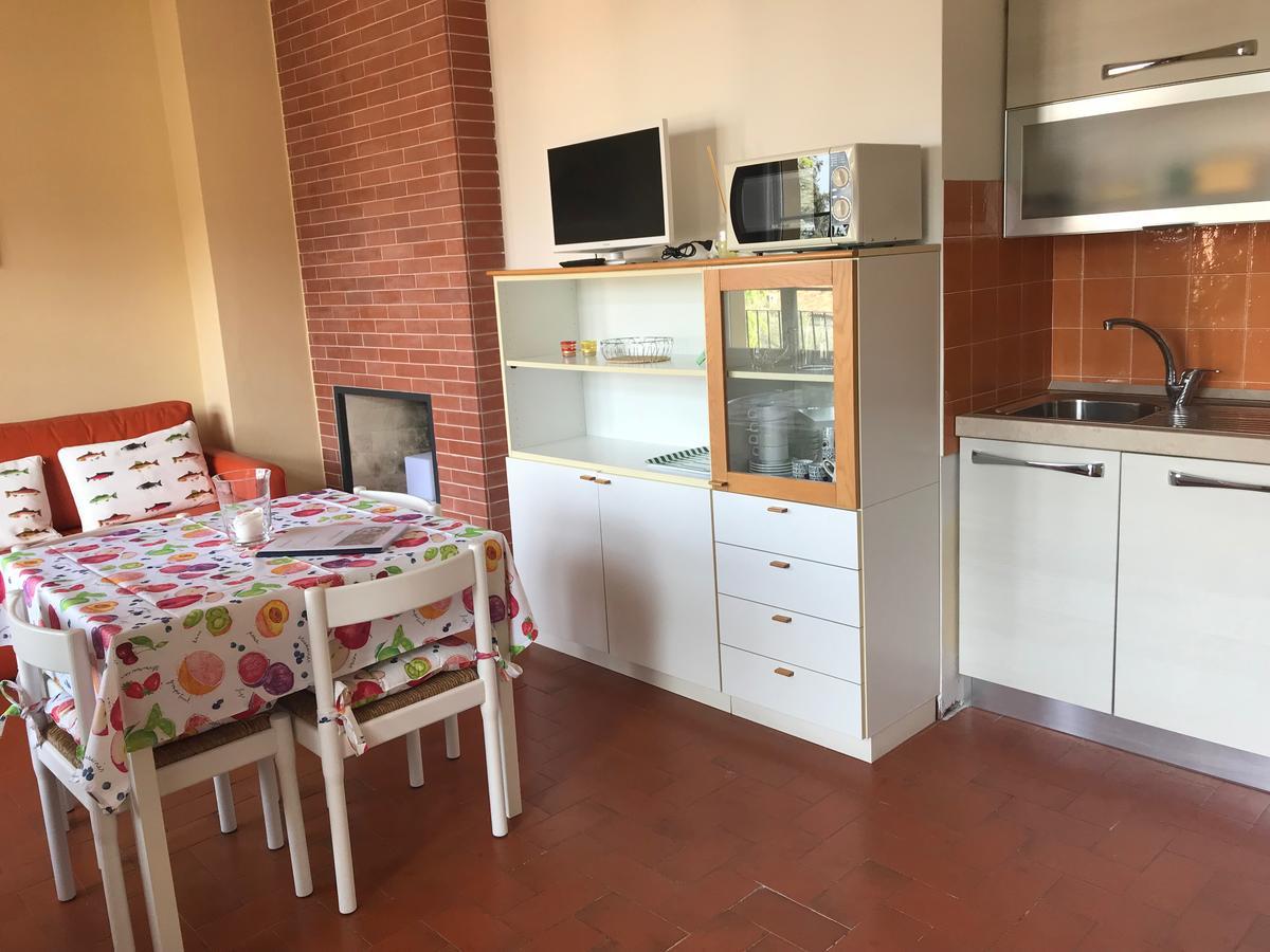 Residenza Le Logge Aparthotel Torri Del Benaco Exterior photo