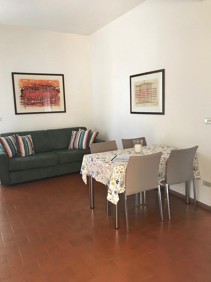 Residenza Le Logge Aparthotel Torri Del Benaco Exterior photo