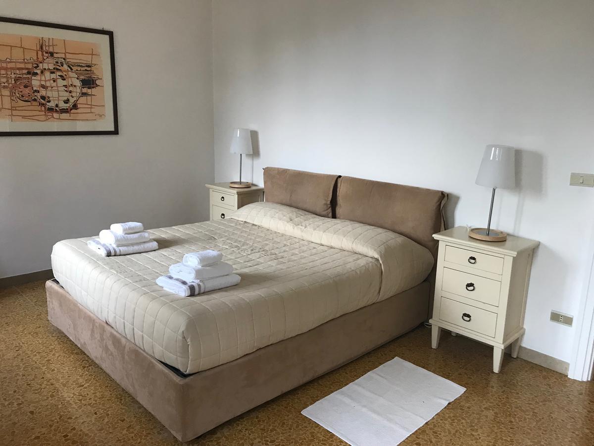 Residenza Le Logge Aparthotel Torri Del Benaco Exterior photo