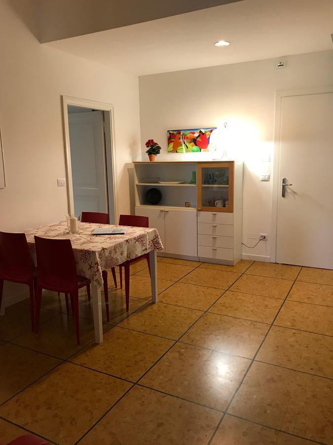 Residenza Le Logge Aparthotel Torri Del Benaco Exterior photo